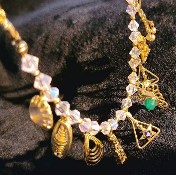 Gold side closure Charm Necklace  with Pink crystals - Picture 4 of 4